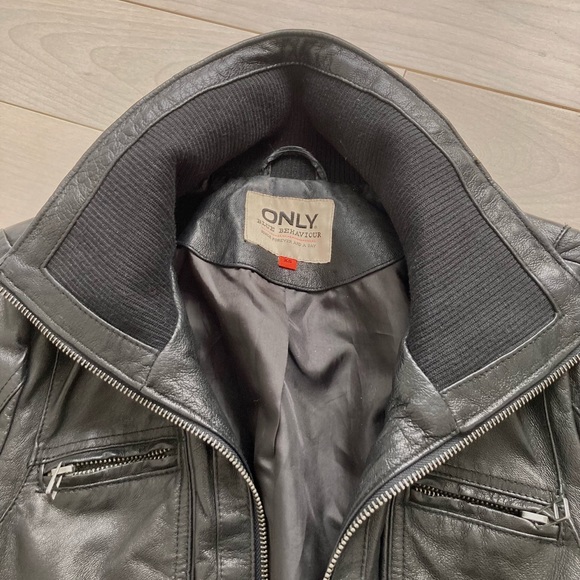 Black leather bomber jacket - XS - Women - Picture 11 of 16